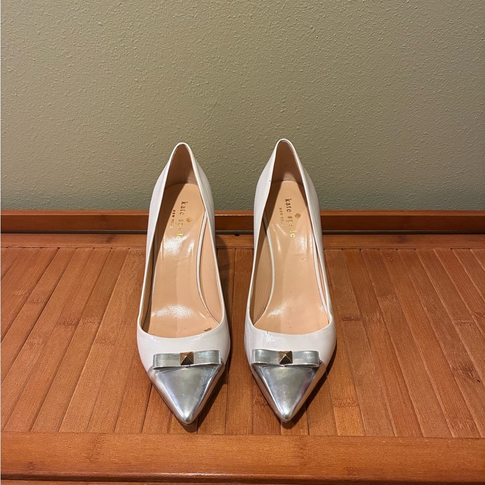 Kate Spade Silver and White Pointed Heels